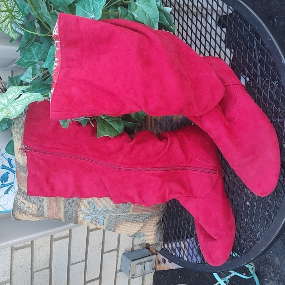 Red Boots - Picture 7 of 10